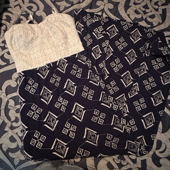 Lily rose maxi dress. Has slit in the back - Picture 2 of 6